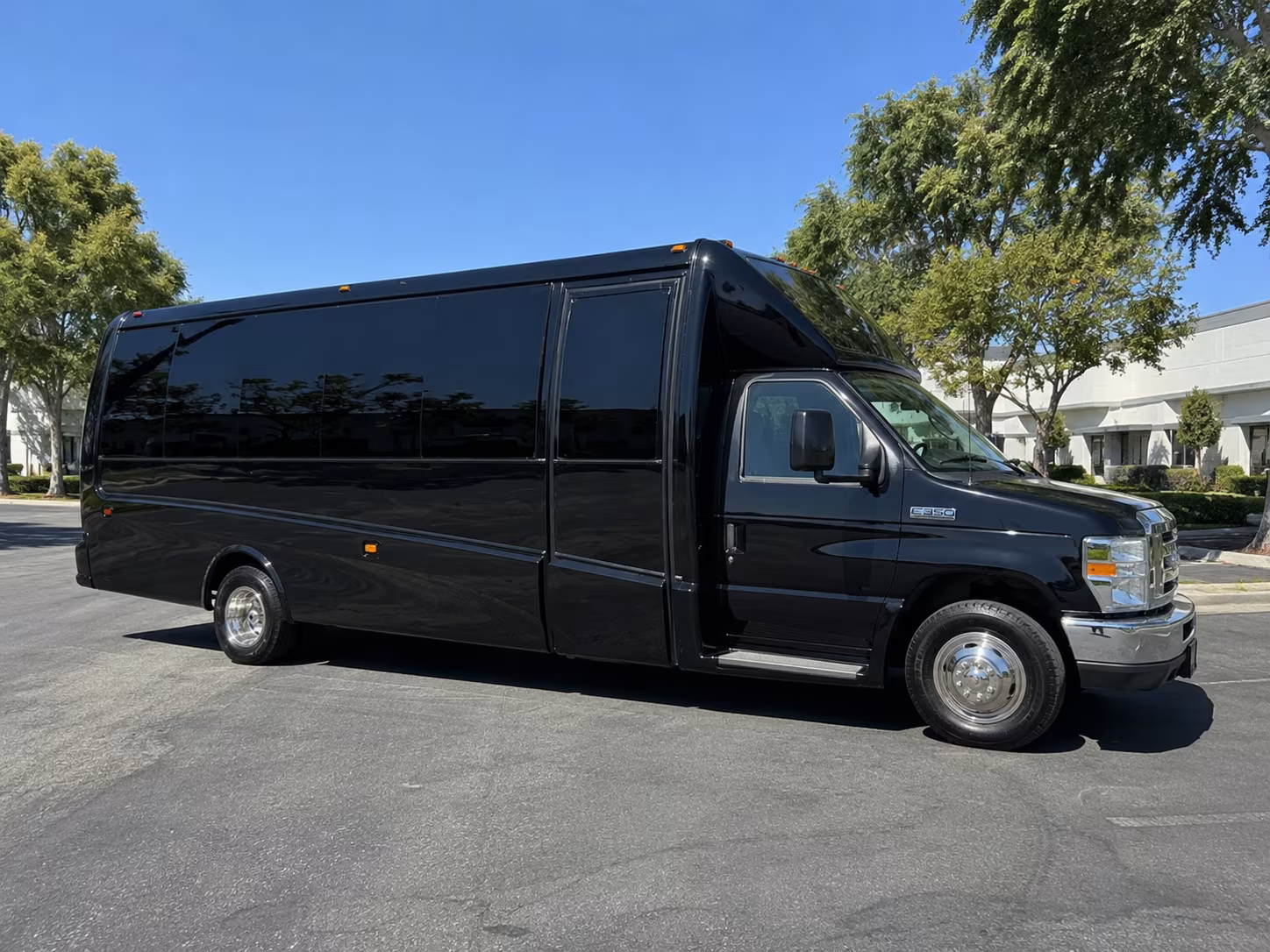 mililani town east honolulu charter buses